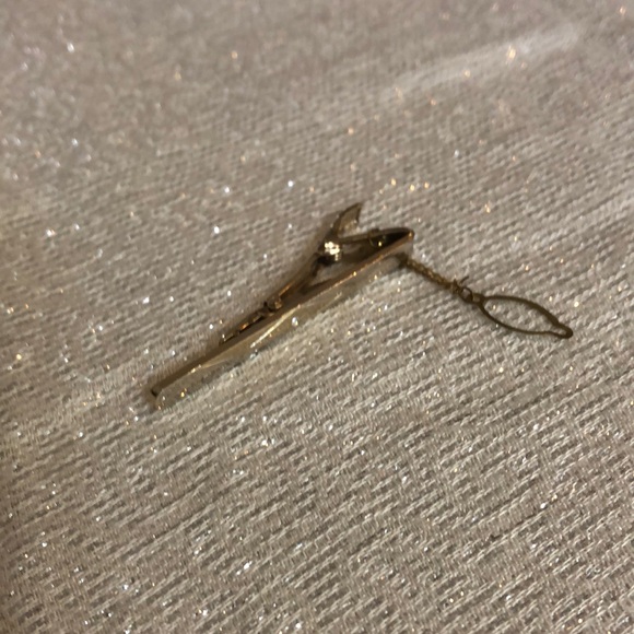 Gold Coloured Tie Clip with Sparkly White Stone - Picture 4 of 5